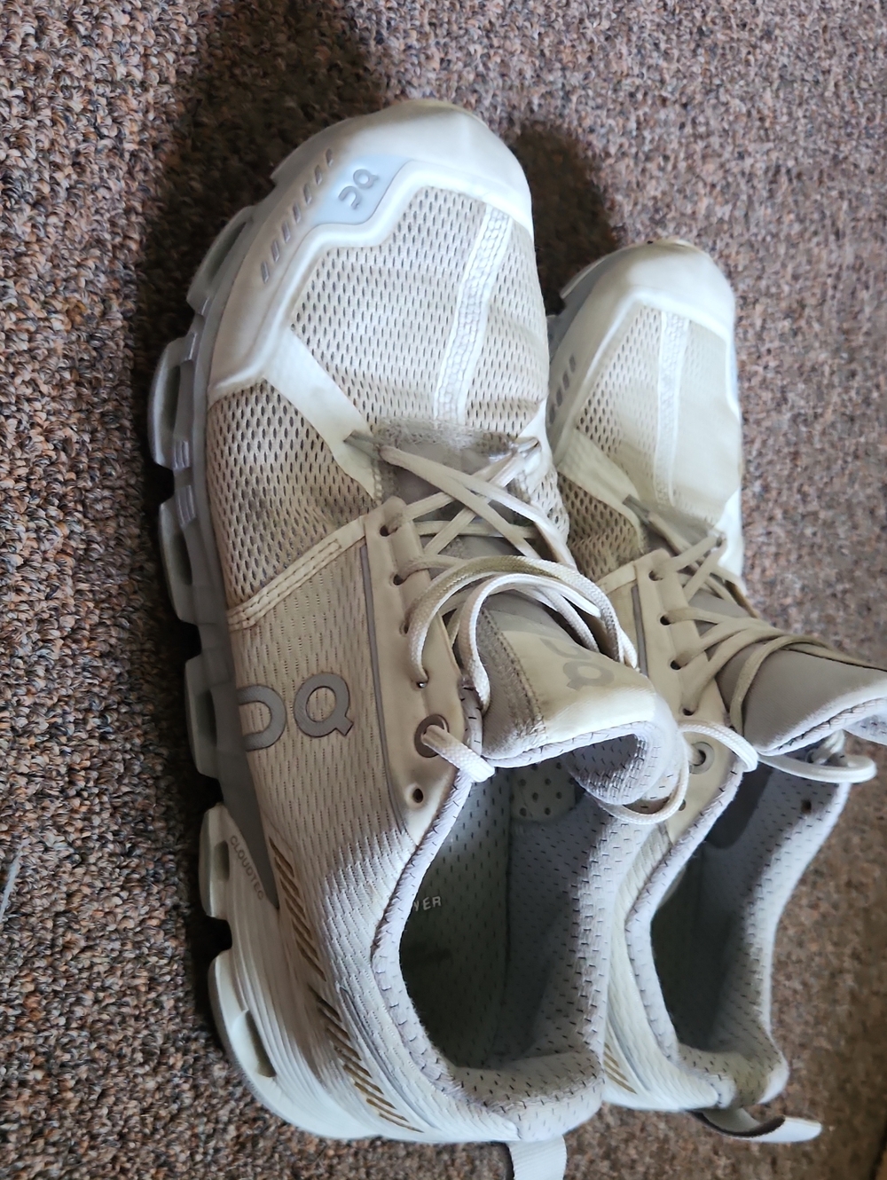 On Running Cloud Women's Athletic Shoes 8.5